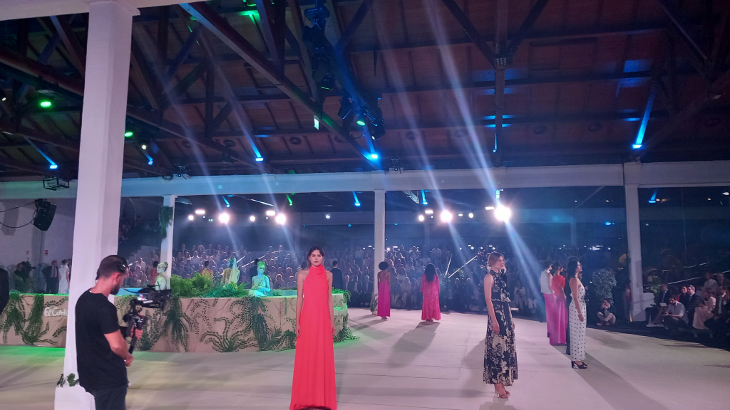 Uma noite especial com moda para o tempo quente.