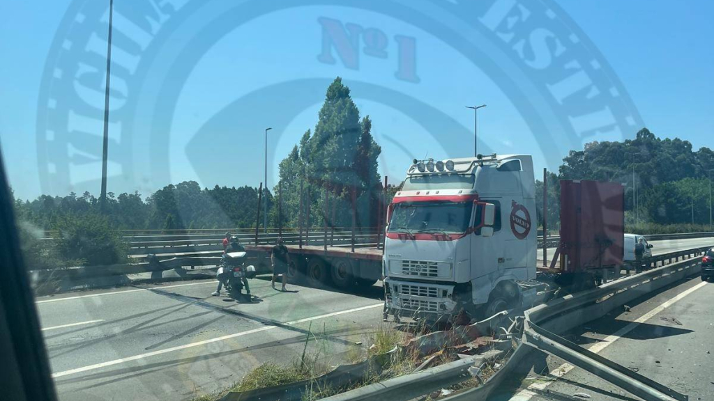 Acidente na A20, no nó da EN222, sentido Porto-Gaia
