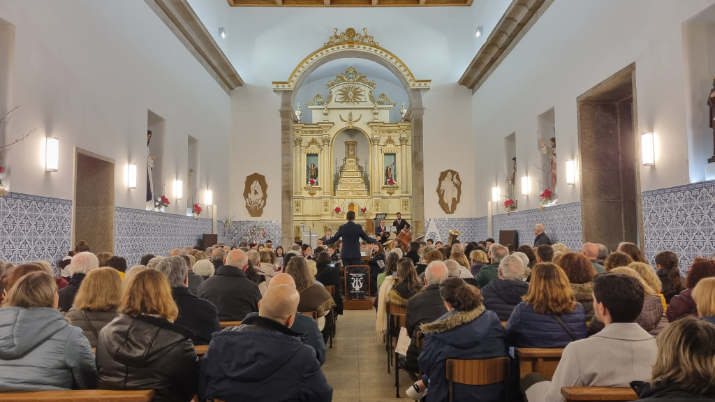A Igreja Paroquial de Coimbrões ouviu música de Natal.