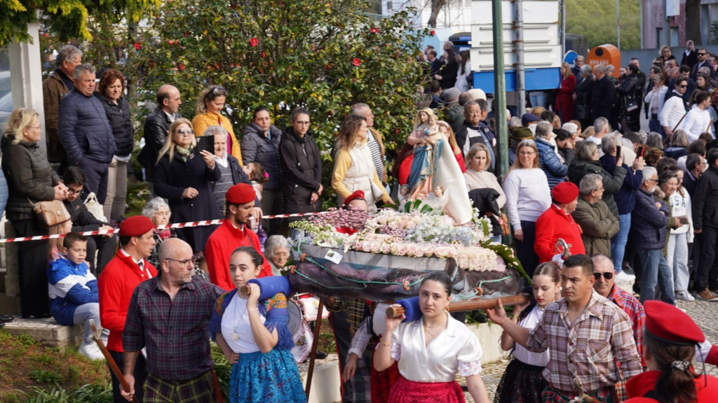 Andor de Nossa Senhora da Nazaré, da Aguda, participou na festa.