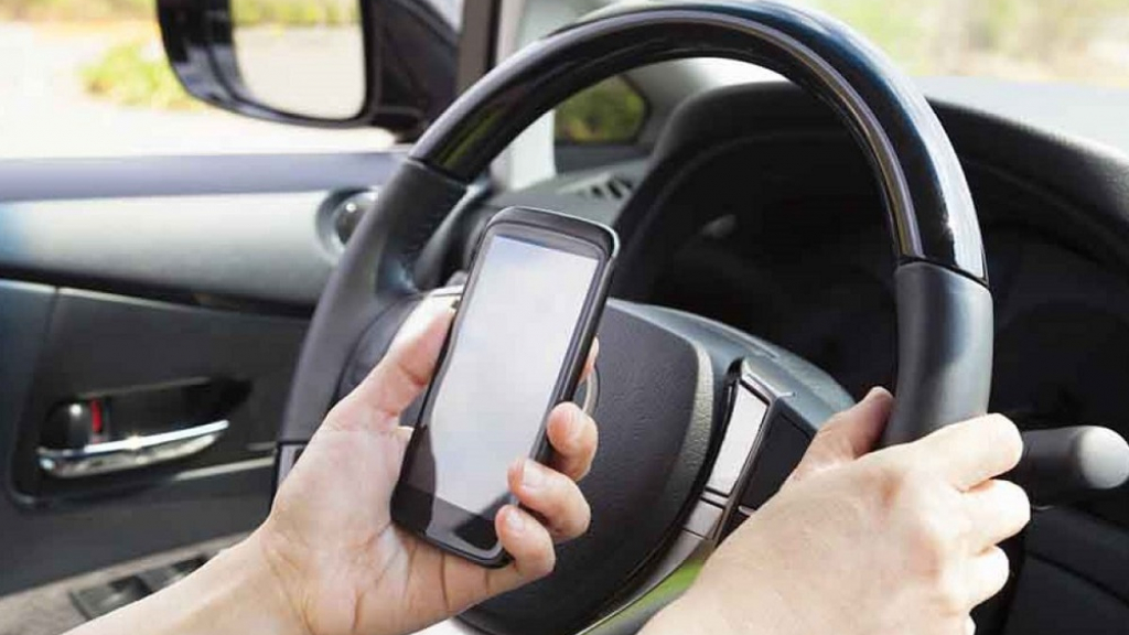 infrações uso telemóvel ao volante